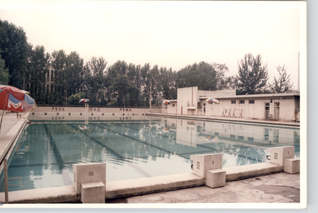 东风校区游泳池旧照